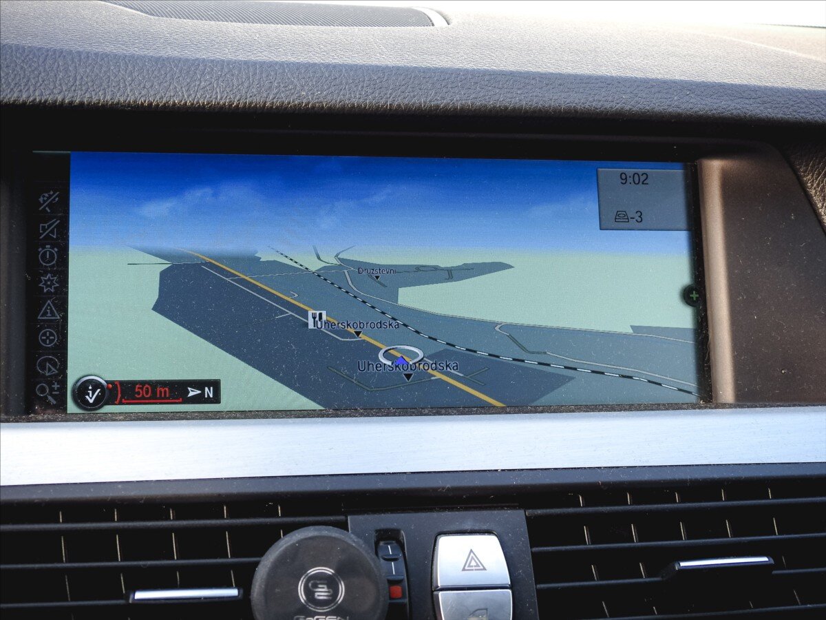 BMW Řada 5 Sedan 3,0 l 180 kw