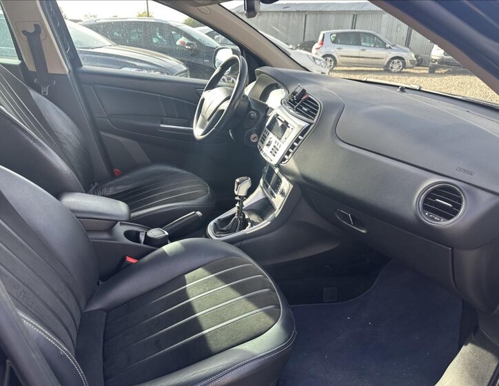 Lancia Delta Hatchback 1,4 l 88 kw