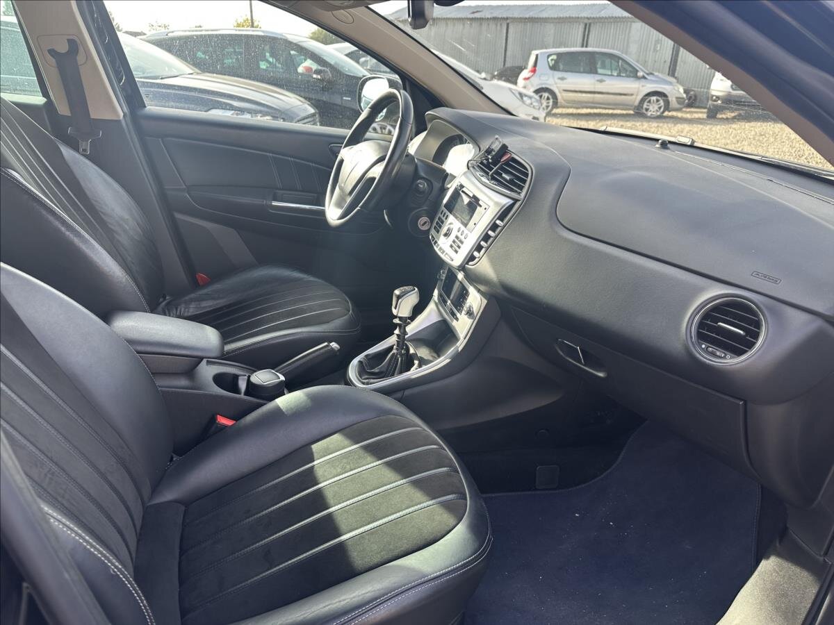 Lancia Delta Hatchback 1,4 l 88 kw