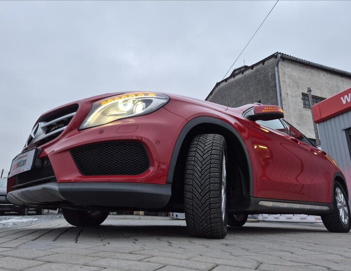 Mercedes-Benz GLA SUV 1,6 l 115 kw