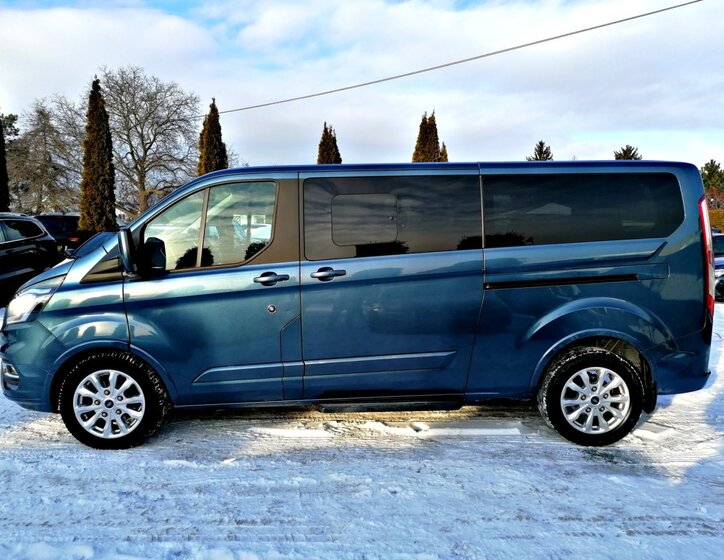 Ford Tourneo Custom 6