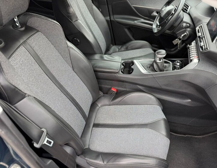 Peugeot 5008 SUV / Terénní 2,0 l 110 kw