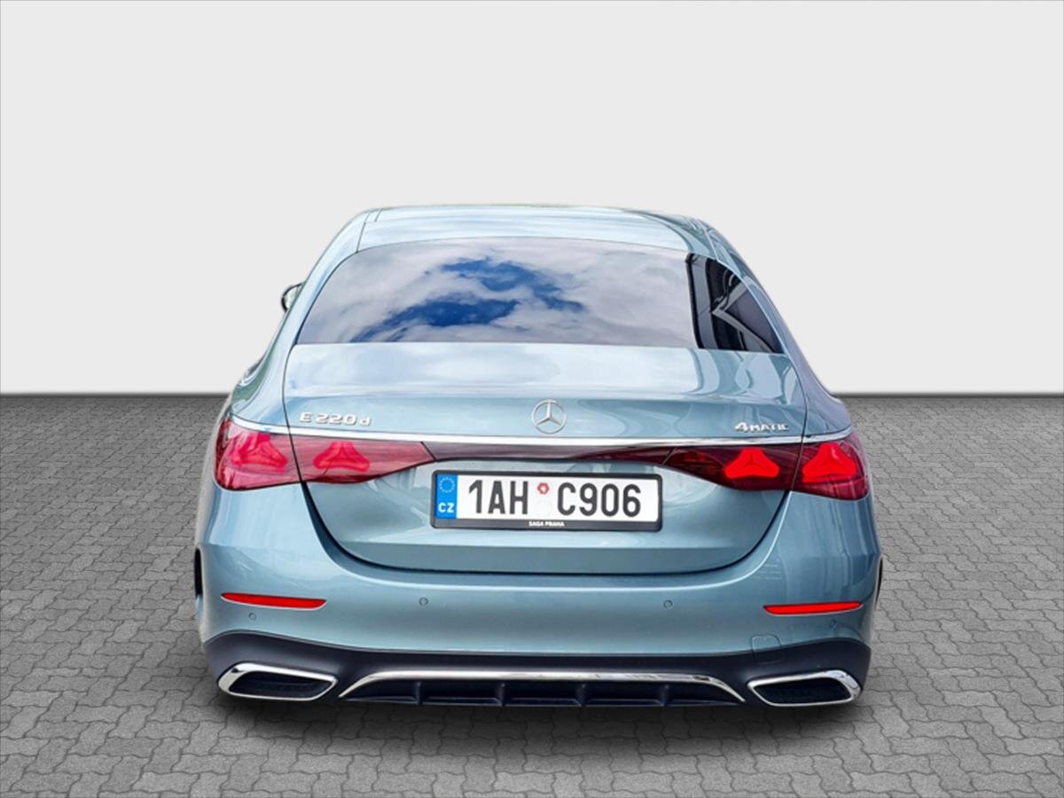 Mercedes-Benz Třídy E Sedan 2,0 l 145 kw