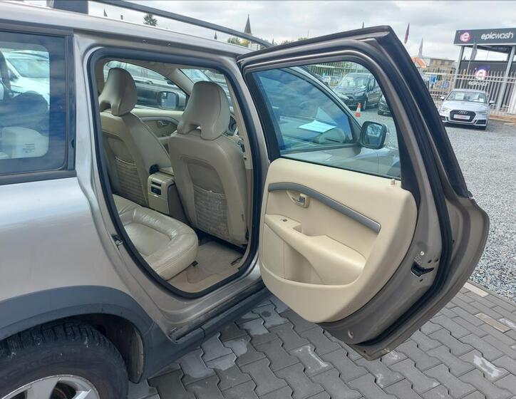 Volvo XC70 16