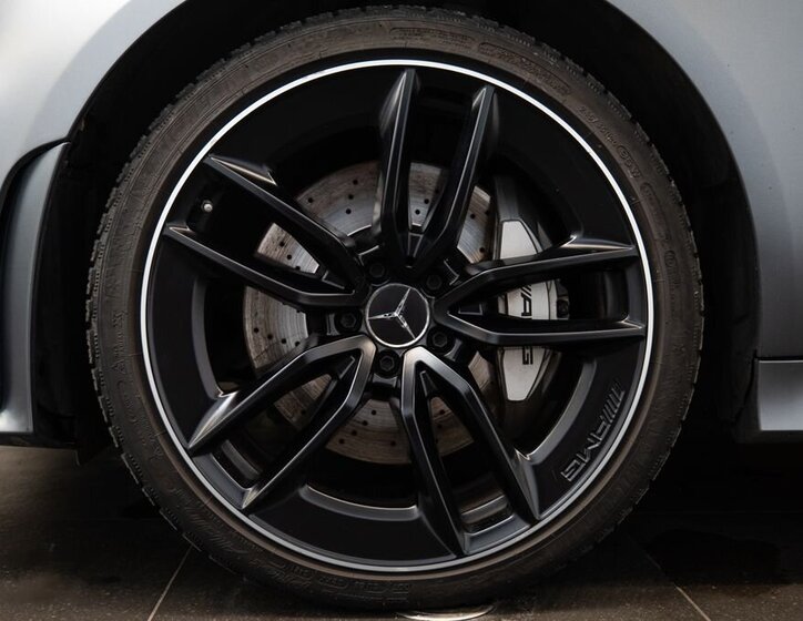 Mercedes-Benz CLS Sedan 3,0 l 320 kw