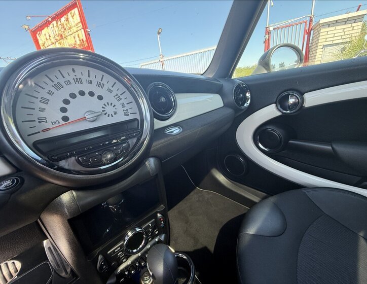 Mini Cooper Hatchback 1,6 l 90 kw