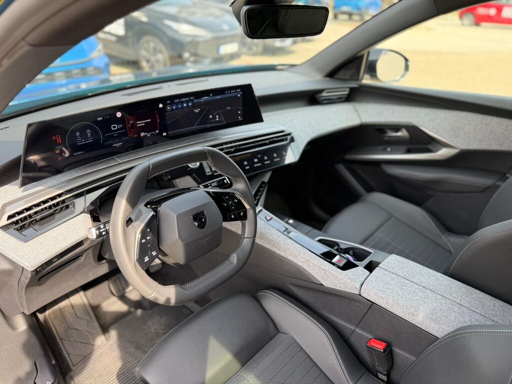 Peugeot 3008 SUV / Terénní 1,2 l 107 kw