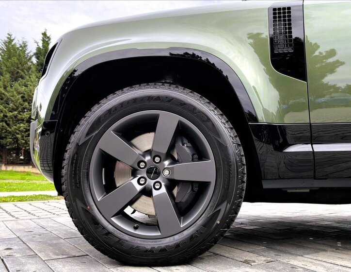 Land Rover Defender SUV / Terénní 5,0 l 313 kw