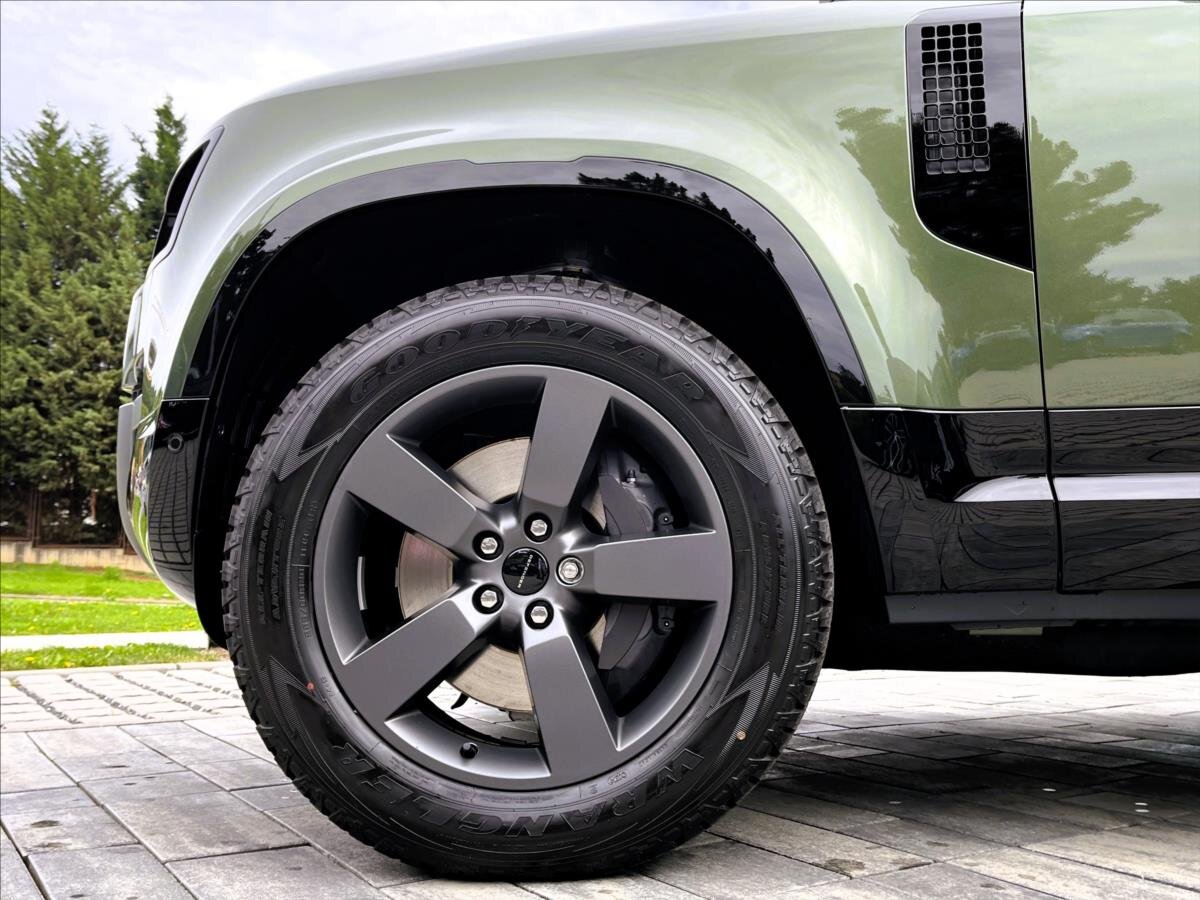 Land Rover Defender SUV / Terénní 5,0 l 313 kw