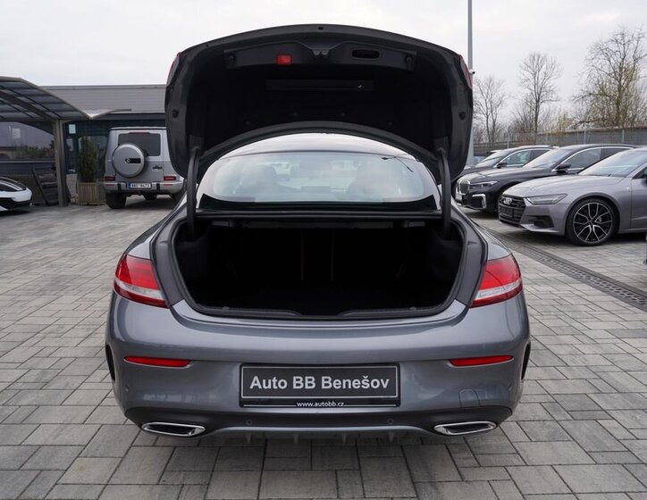 Mercedes-Benz Třídy C Kupé 2,1 l 150 kw