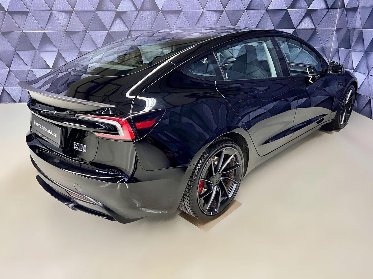 Tesla Model 3 Sedan 0,0 341 kw