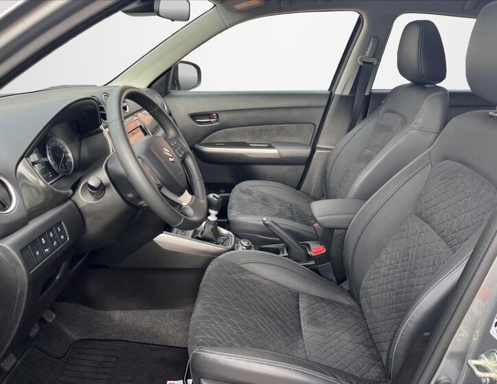 Suzuki Vitara SUV / Terénní 1,4 l 95 kw