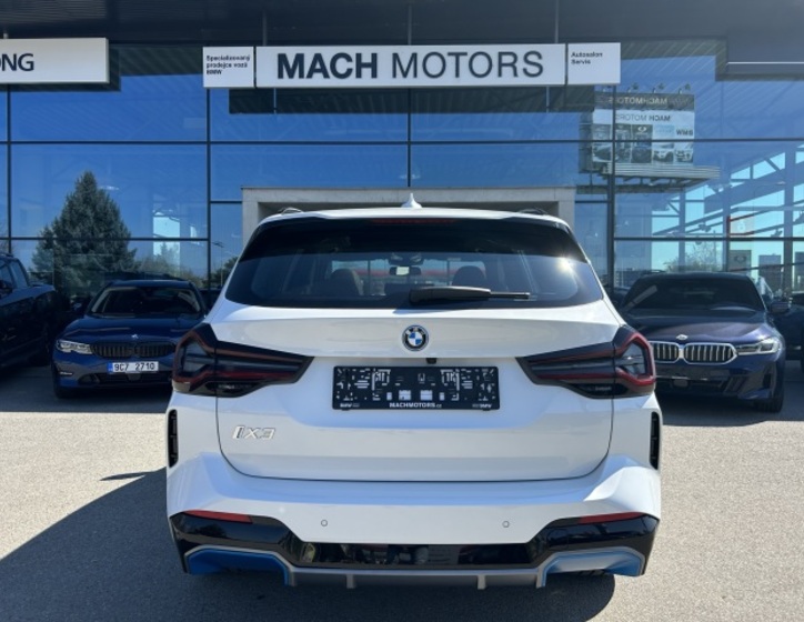 BMW iX3 12