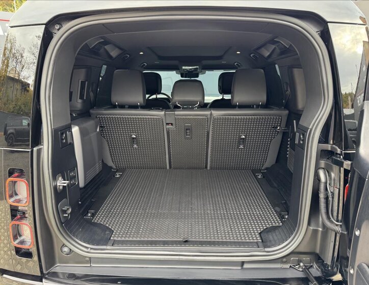 Land Rover Defender 13