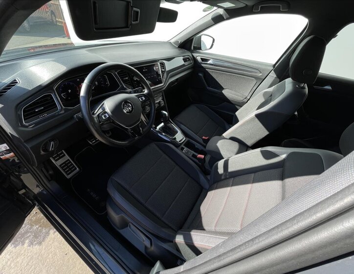 Volkswagen T-Roc SUV / Terénní 1,5 l 110 kw
