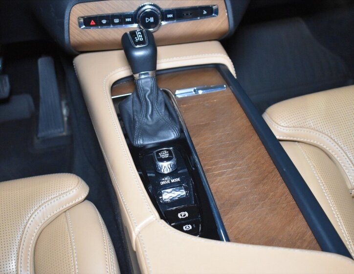 Volvo XC90 SUV / Terénní 2,0 l 177 kw