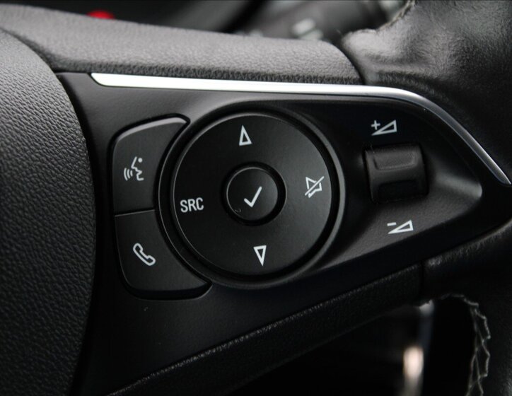 Opel Crossland X SUV / Terénní 1,2 l 61 kw