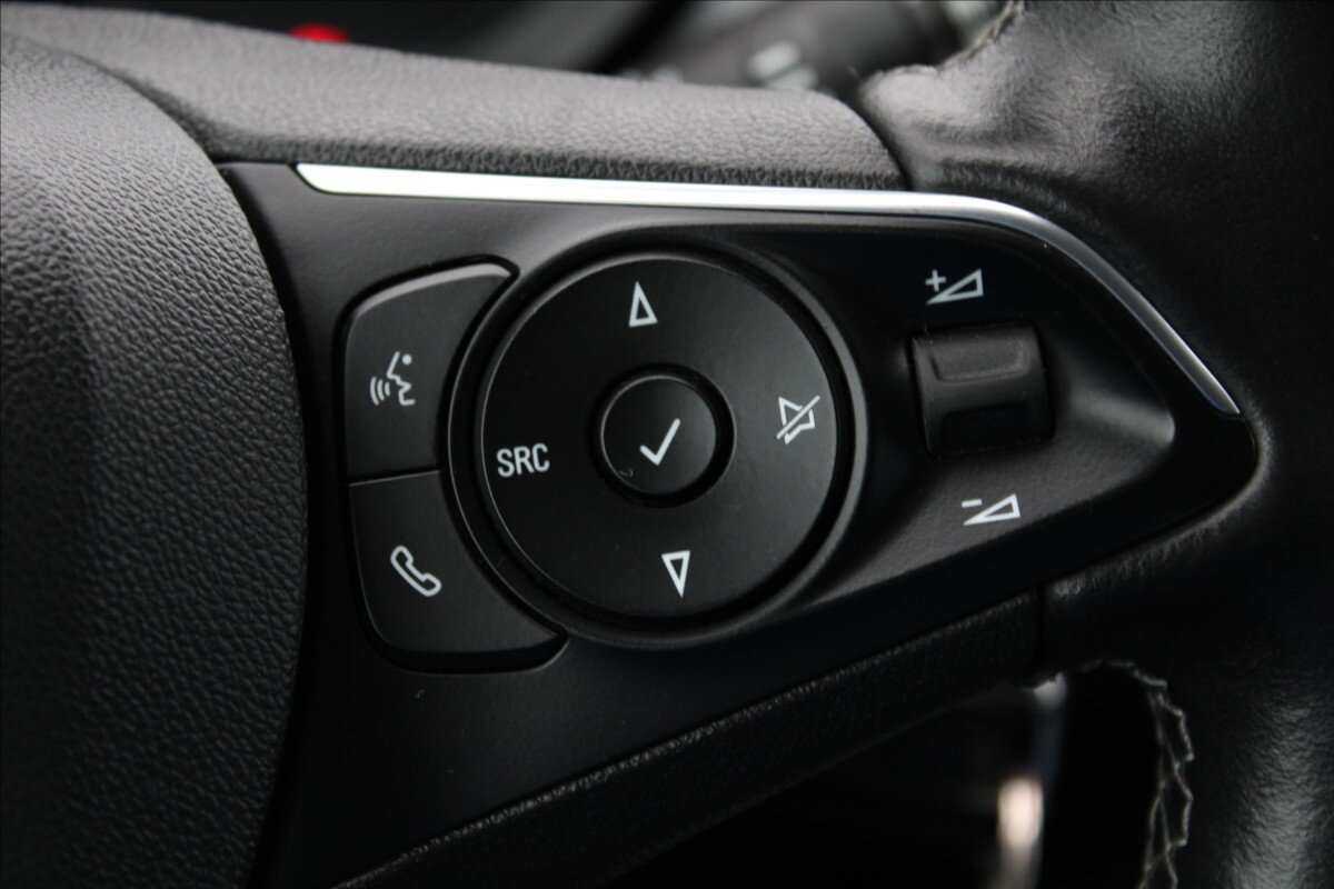 Opel Crossland X SUV / Terénní 1,2 l 61 kw