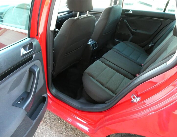 Volkswagen Golf Kombi 1,6 l 77 kw