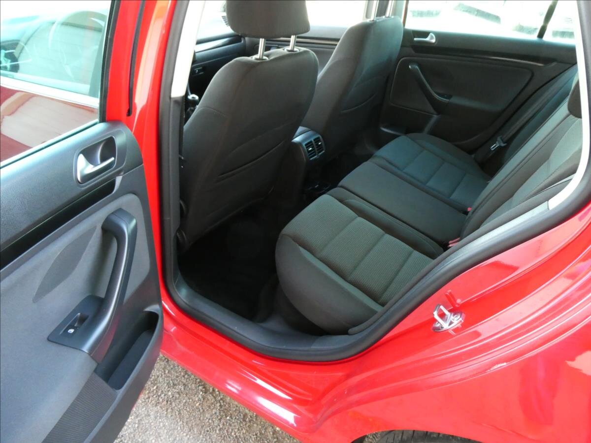 Volkswagen Golf Kombi 1,6 l 77 kw