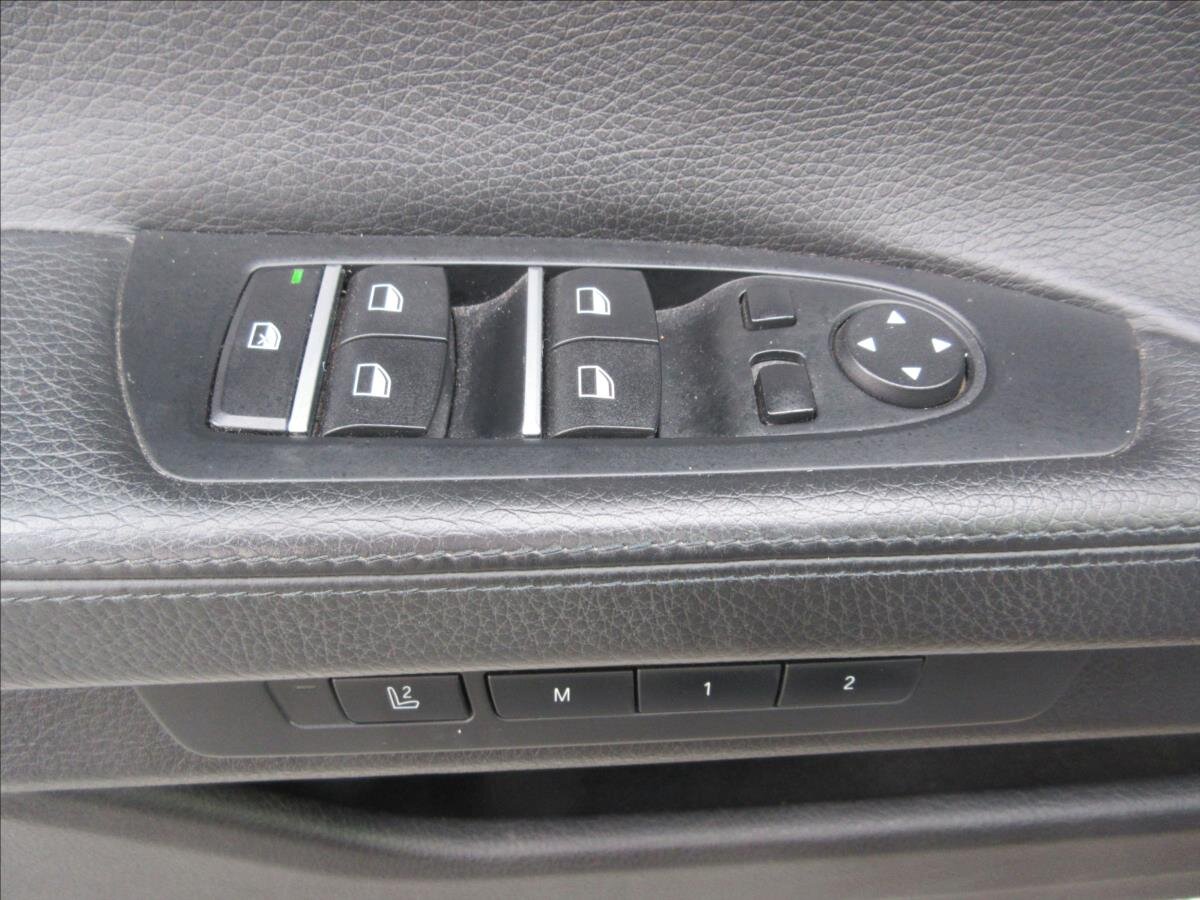 BMW Řada 7 Sedan / Limuzína 3,0 l 190 kw