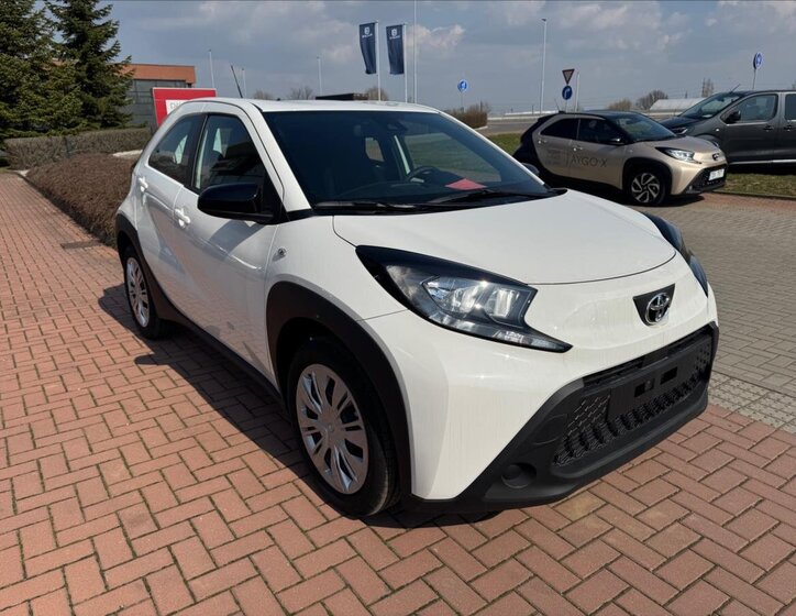 Toyota Aygo Hatchback 998,0 53 kw