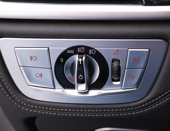 BMW Řada 7 Sedan / Limuzína 4,4 l 330 kw