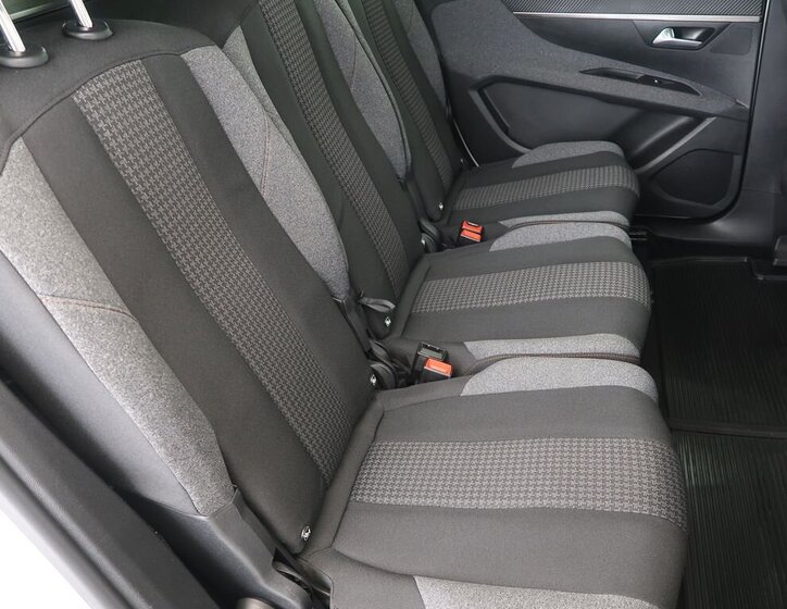 Peugeot 5008 SUV 1,2 l 96 kw