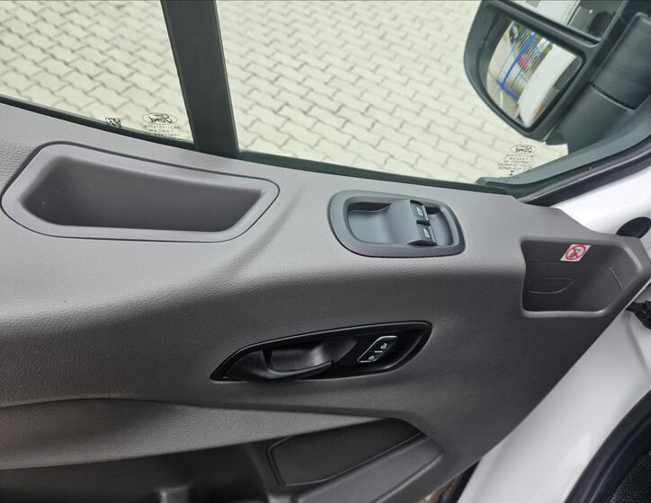 Ford Transit 8