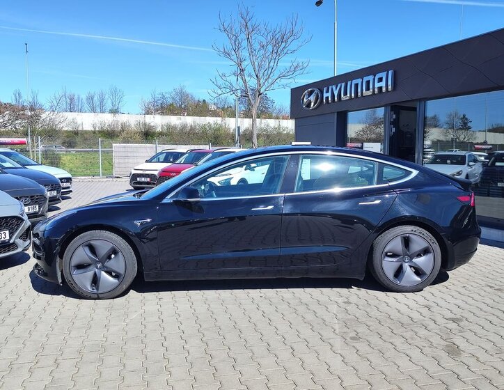 Tesla Model 3 Sedan / Limuzína 0,0 155 kw