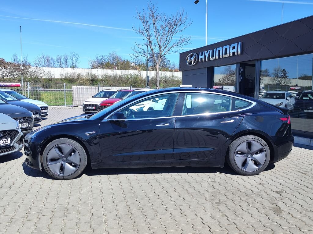 Tesla Model 3 Sedan / Limuzína 0,0 155 kw