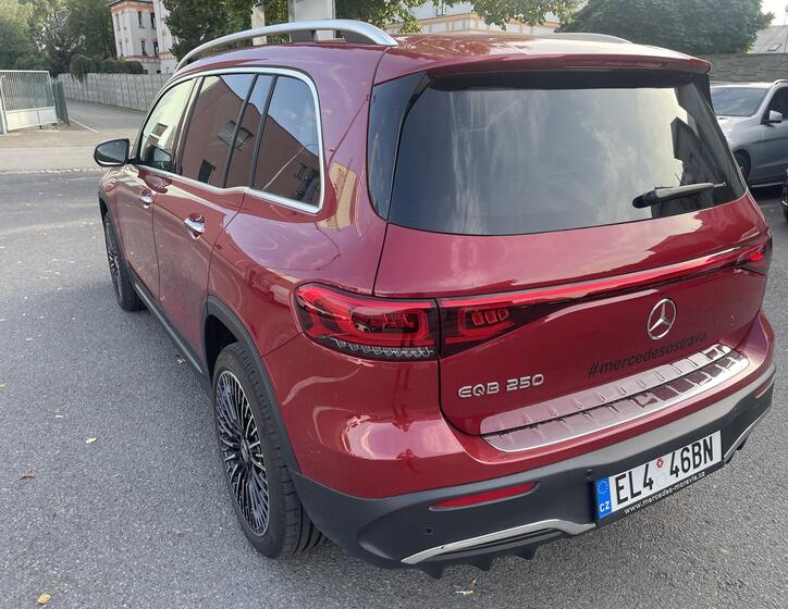Mercedes-Benz EQB 3