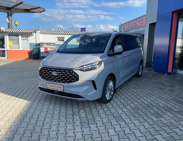 Ford Tourneo Custom 1
