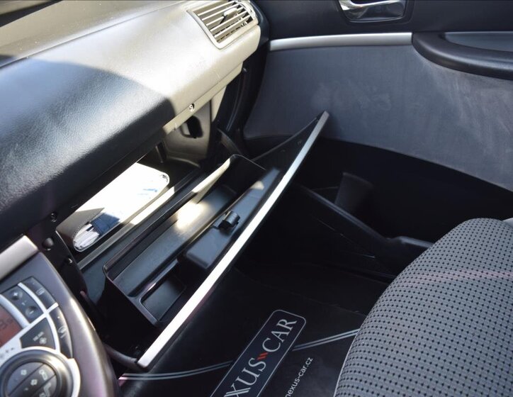Peugeot 807 MPV 2,0 l 100 kw