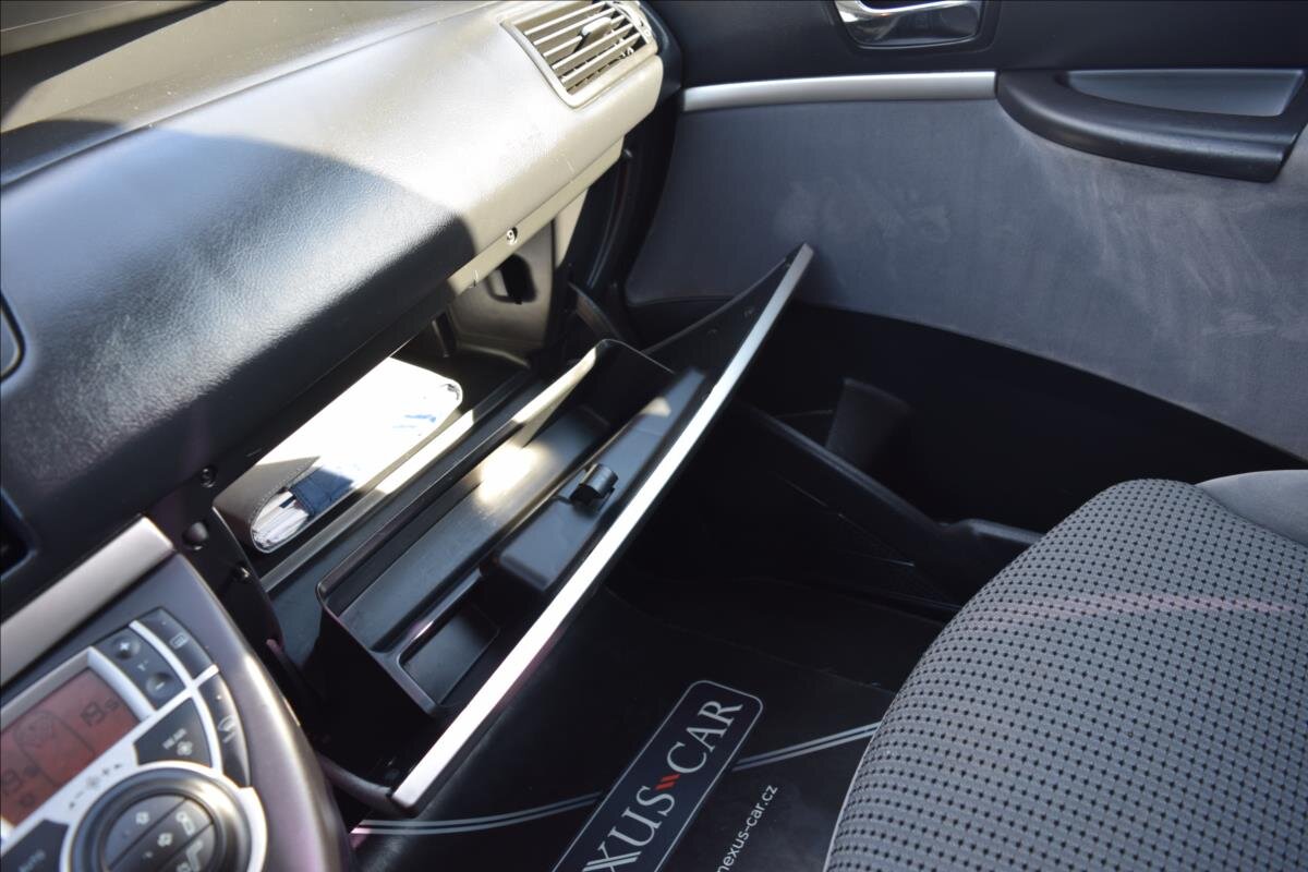 Peugeot 807 MPV 2,0 l 100 kw