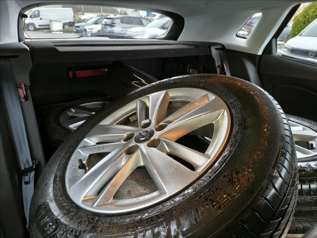 Opel Grandland SUV / Terénní 1,2 l 96 kw