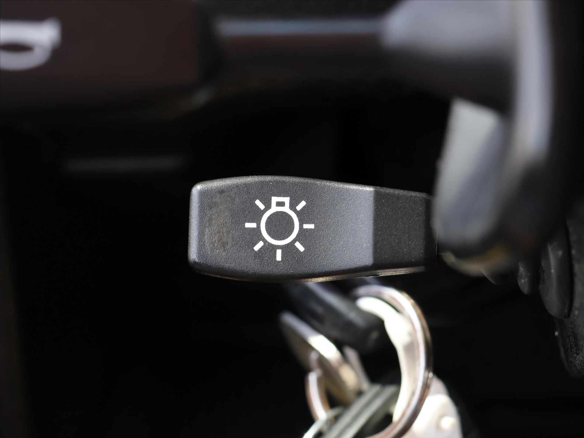 Land Rover Defender SUV / Terénní 2,4 l 90 kw