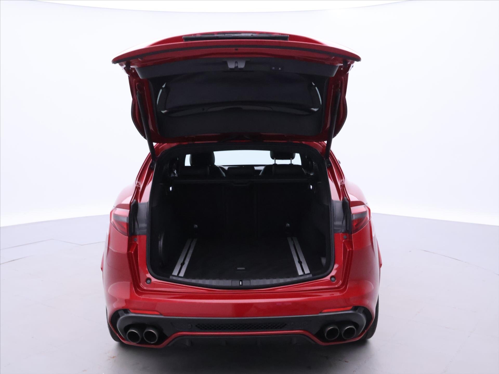 Alfa Romeo Stelvio SUV / Terénní 2,9 l 375 kw