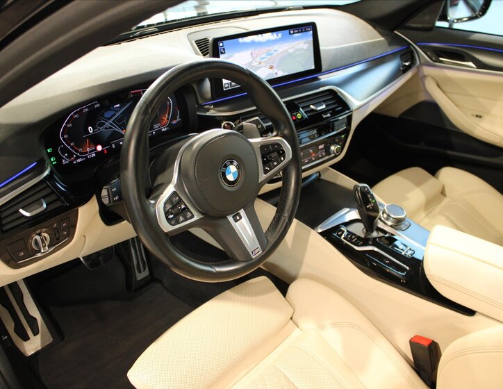 BMW Řada 5 Kombi 3,0 l 210 kw