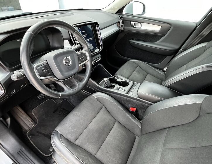 Volvo XC40 SUV / Terénní 1,5 l 120 kw