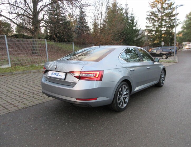 Škoda Superb 9