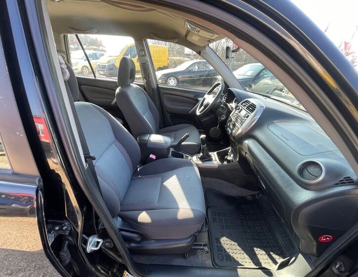 Toyota RAV4 SUV / Terénní 2,0 l 85 kw