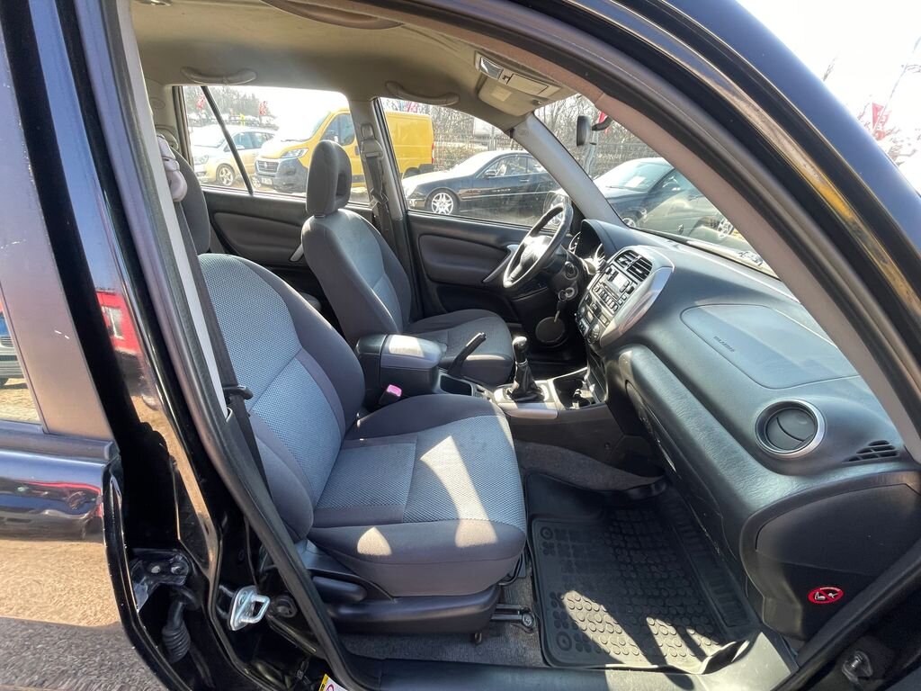 Toyota RAV4 SUV / Terénní 2,0 l 85 kw