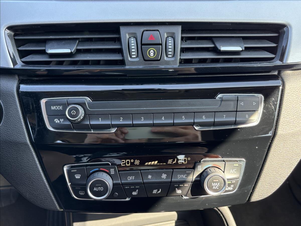 BMW X1 Kombi 1,5 l 100 kw