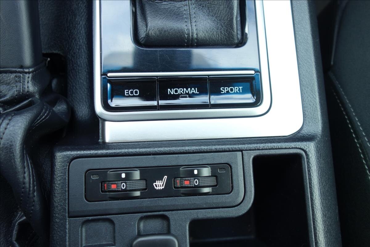 Toyota Land Cruiser SUV / Terénní 2,8 l 130 kw