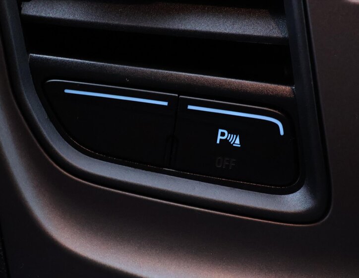 Ford Transit Custom Skříň 2,0 l 77 kw