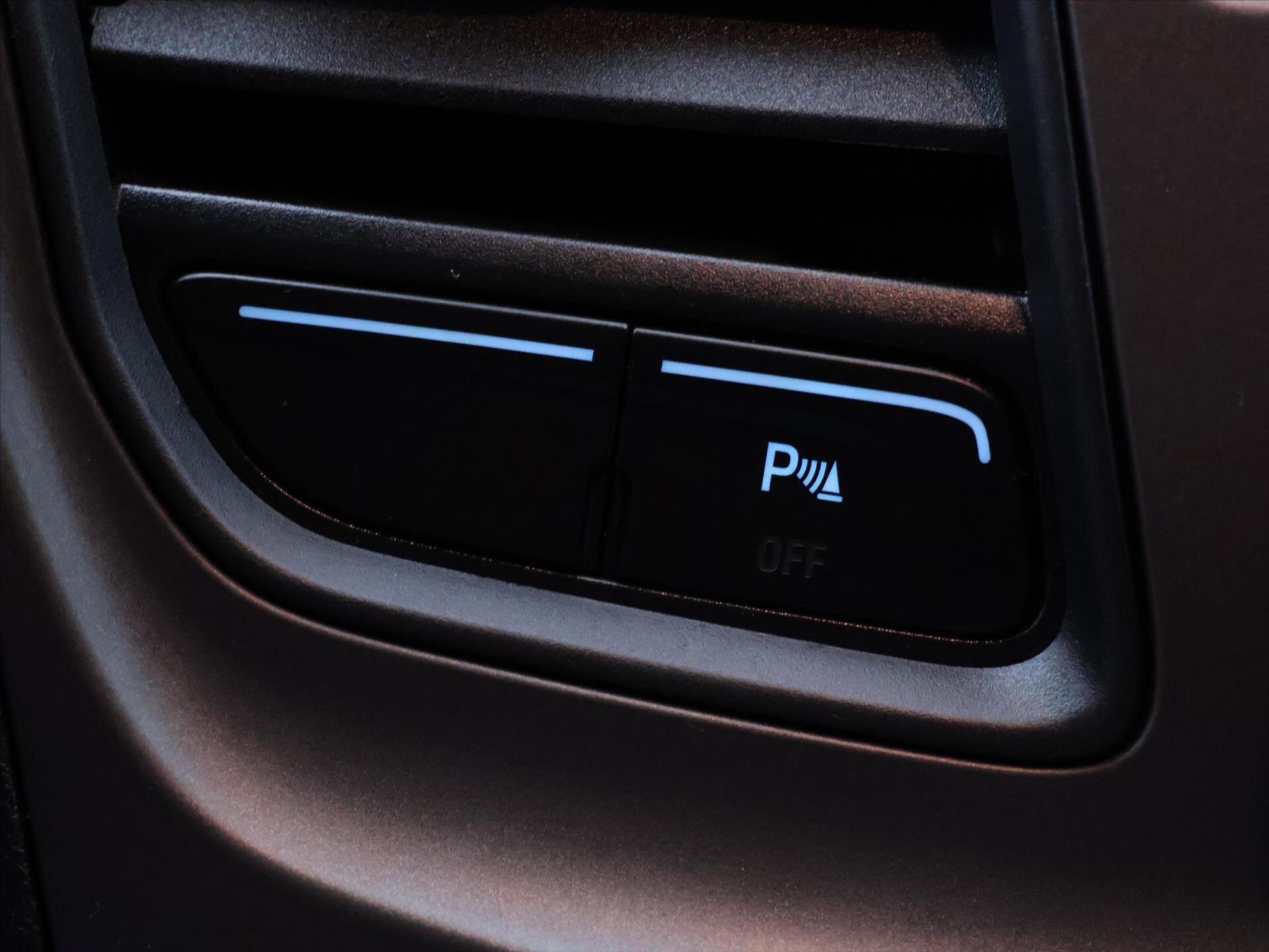 Ford Transit Custom Skříň 2,0 l 77 kw