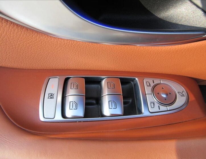 Mercedes-Benz CLS Sedan 3,0 l 270 kw