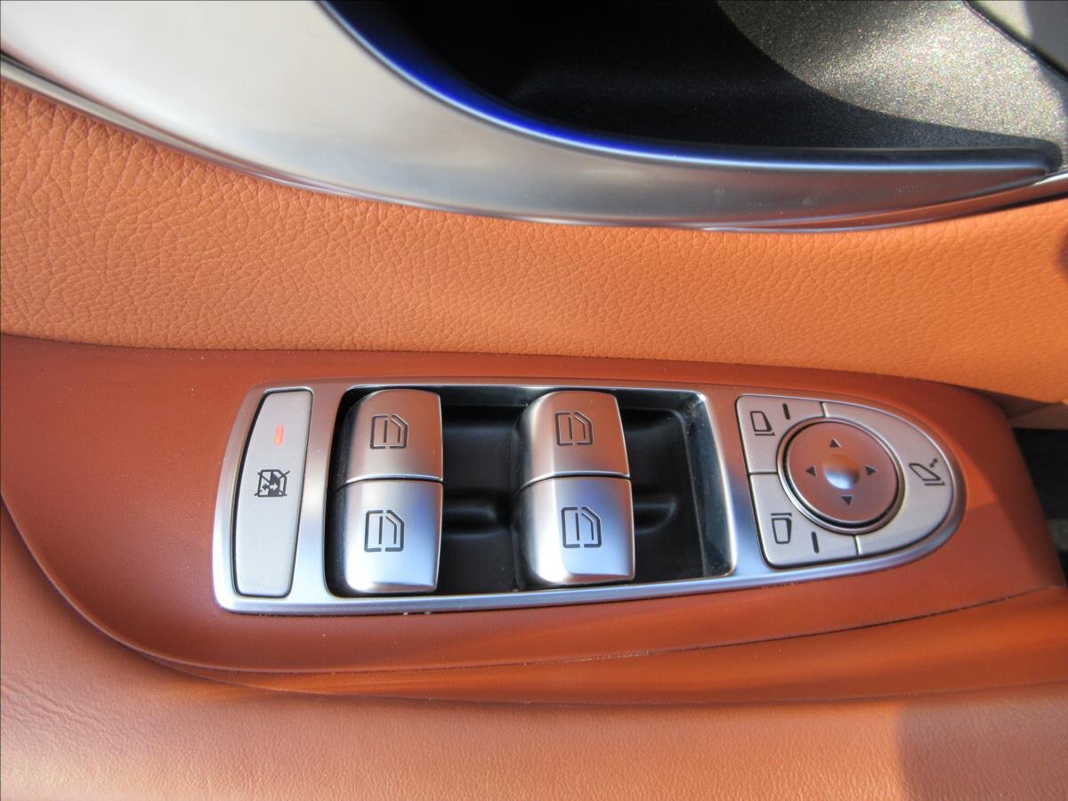 Mercedes-Benz CLS Sedan 3,0 l 270 kw