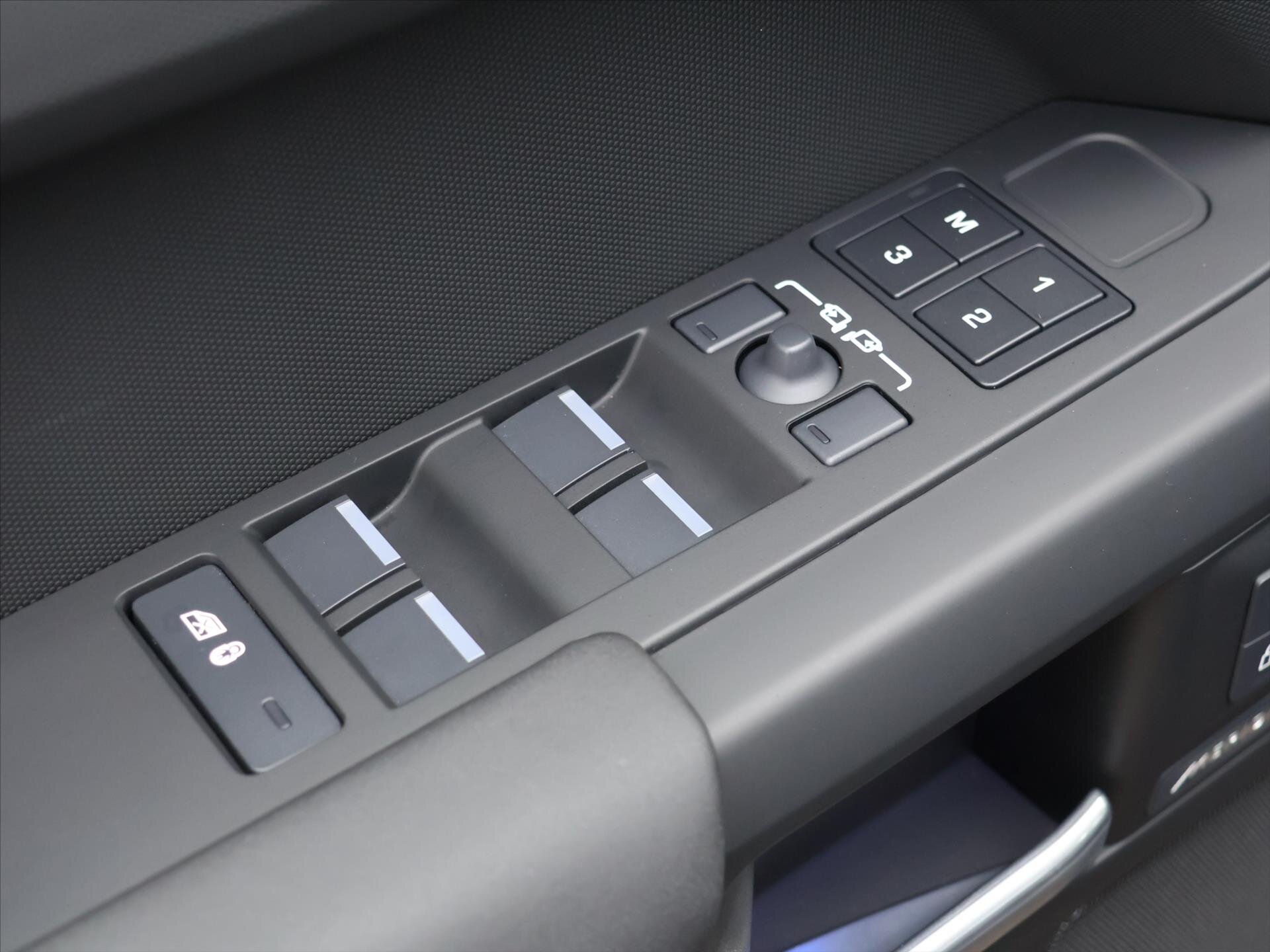 Land Rover Defender SUV / Terénní 5,0 l 313 kw